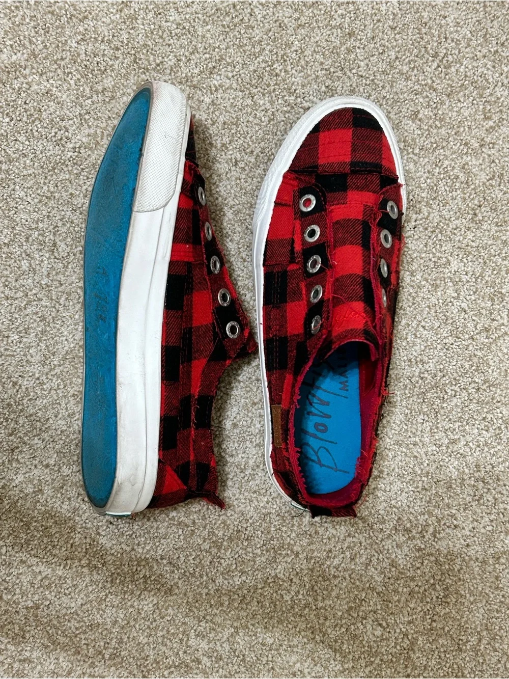 Blowfish Red and Black Buffalo Plaid Slip-On Sneakers size 8.5 cozy fall winter